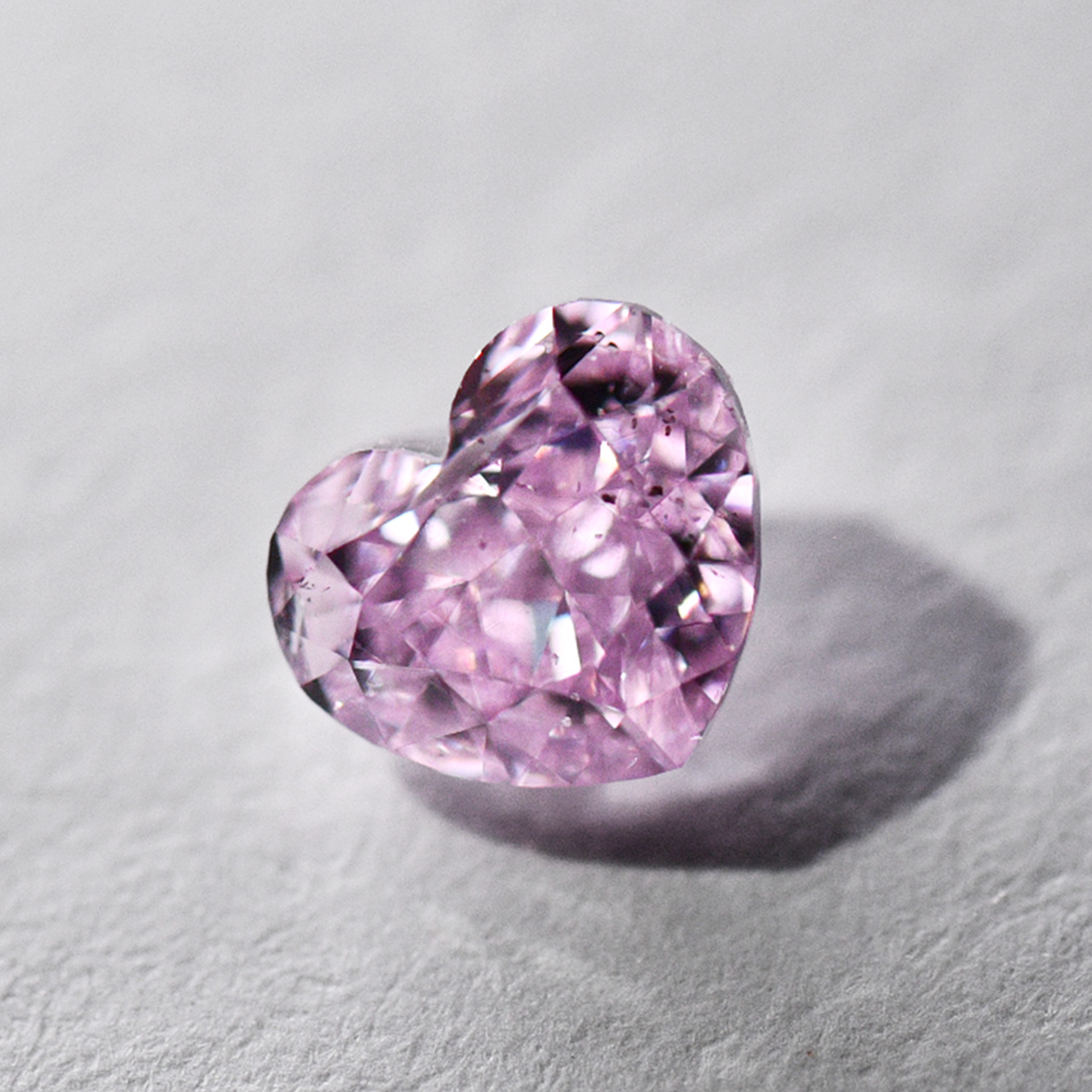 天然ファンシーパープリッシュピンクダイヤモンドルース画像2の拡大画像｜0.27ct, Fancy Purplish Pink, Heart Shape, SI-2, GIA