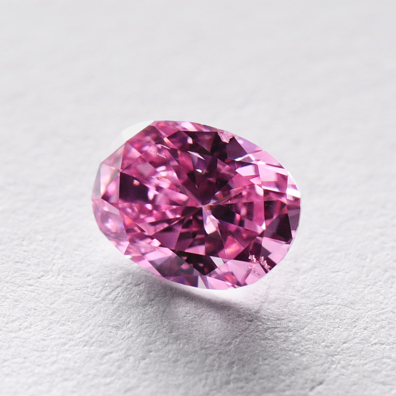 ピンクダイヤモンドルース画像2の拡大画像｜0.21ct, Fancy Vivid Purplish Pink, SI-2, Oval, GIA