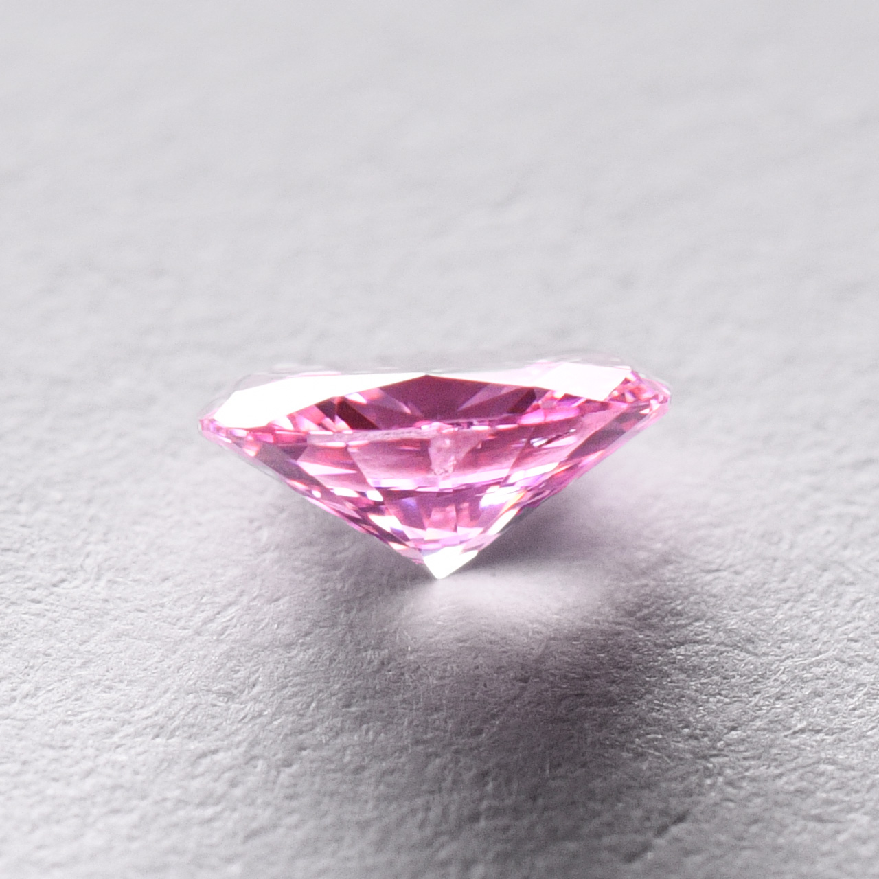 ピンクダイヤモンドルース画像4の拡大画像｜0.21ct, Fancy Vivid Purplish Pink, SI-2, Oval, GIA